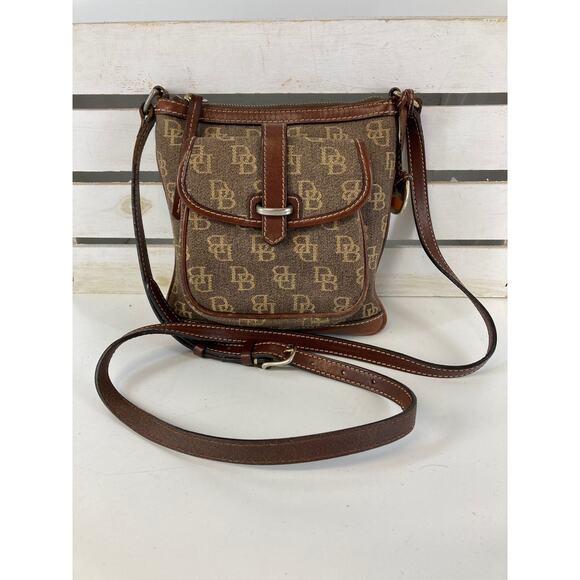 DOONEY & BOURKE, BROWN SIGNATURE CANVAS CROSSBODY BAG ASIS - Picture 1 of 16